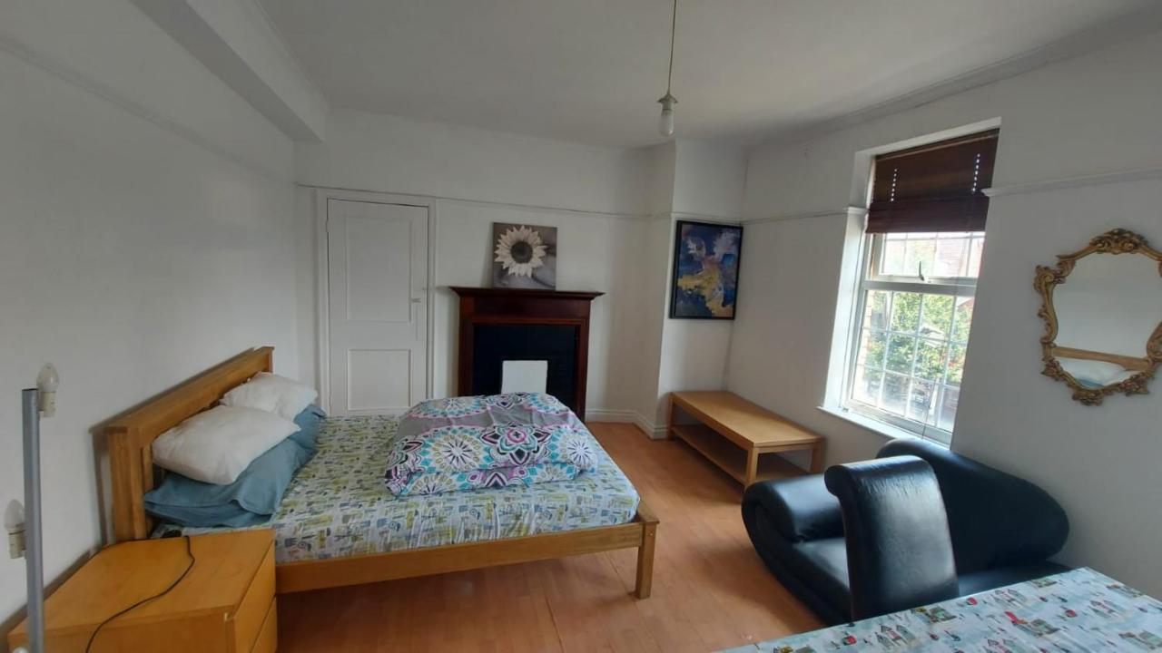 London Edgware Station Apartment Bagian luar foto