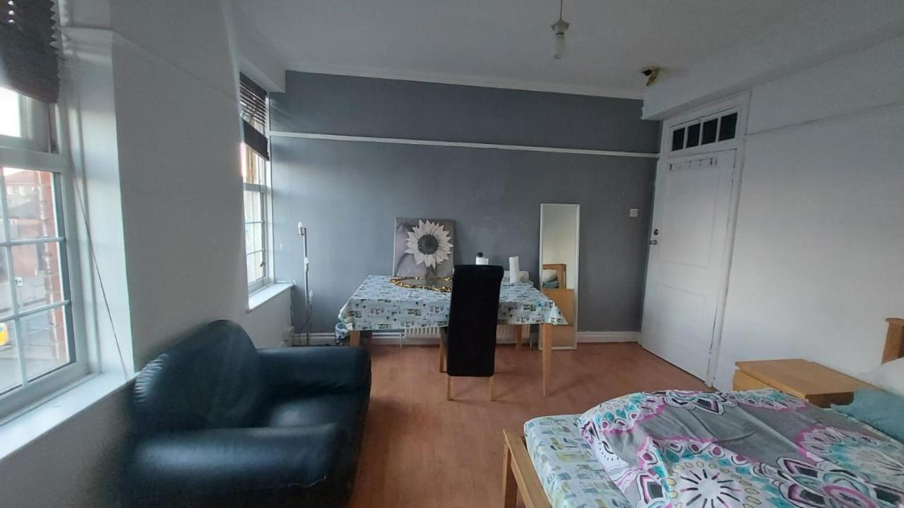 London Edgware Station Apartment Bagian luar foto