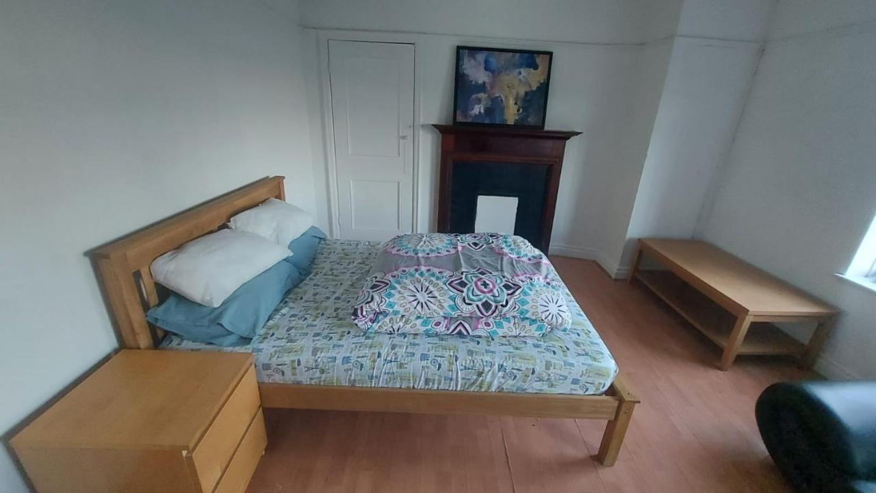 London Edgware Station Apartment Bagian luar foto
